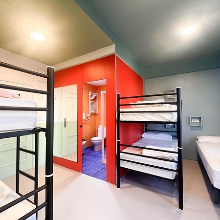 Loop Inn Hostel ซานติอาโก เด กอมโปสเตลา ภายนอก รูปภาพ