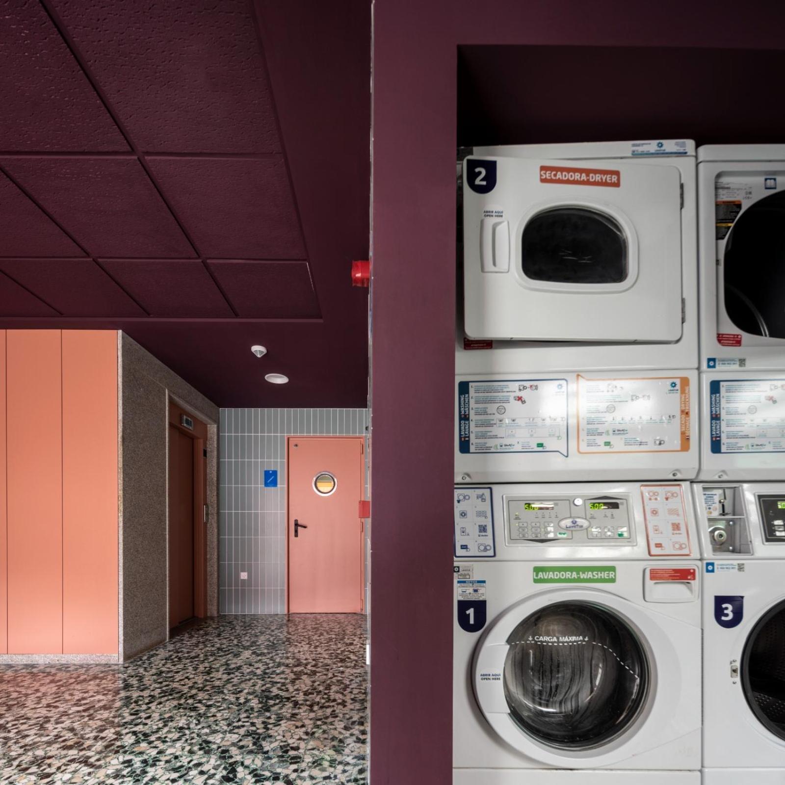 Loop Inn Hostel ซานติอาโก เด กอมโปสเตลา ภายนอก รูปภาพ