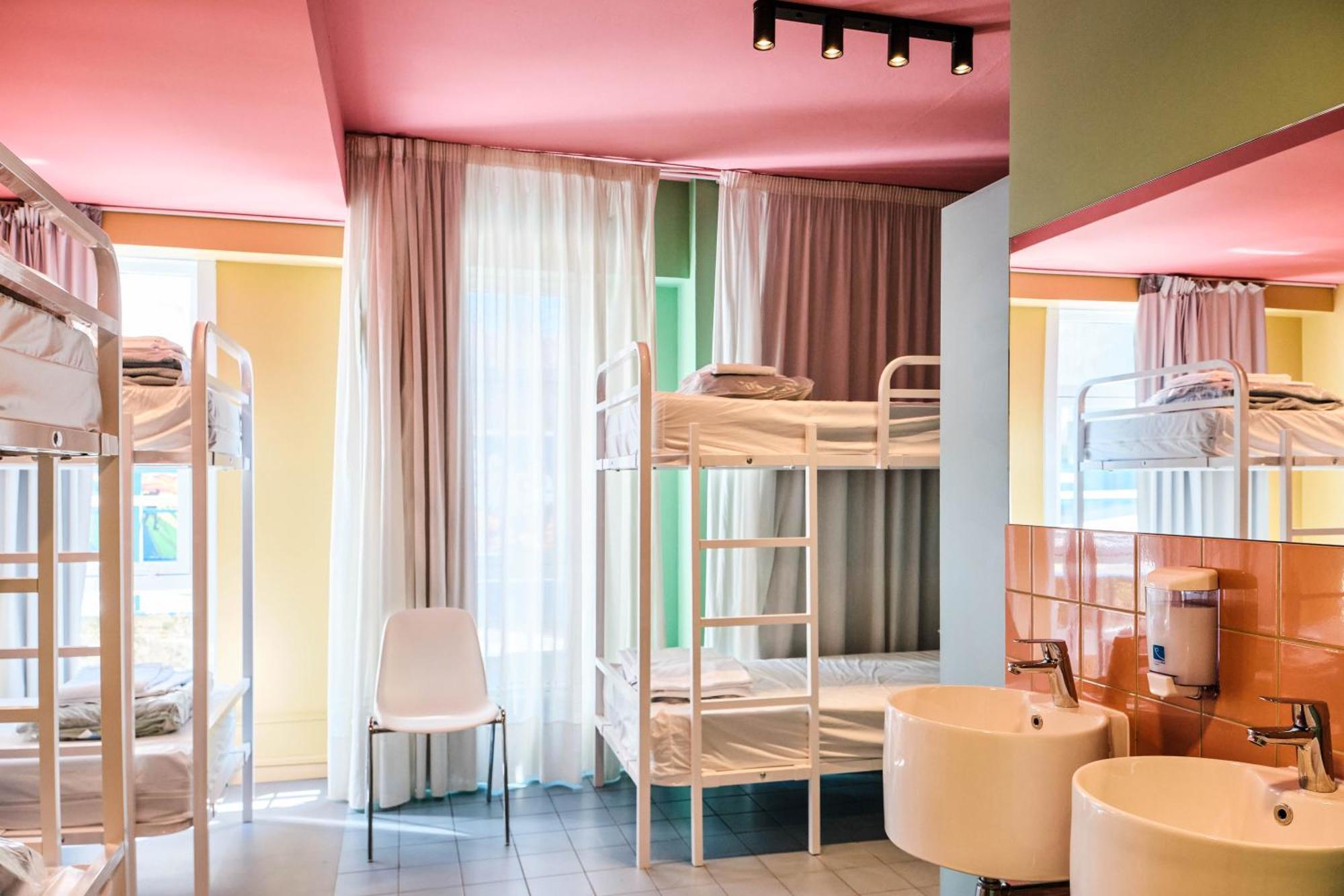 Loop Inn Hostel ซานติอาโก เด กอมโปสเตลา ภายนอก รูปภาพ
