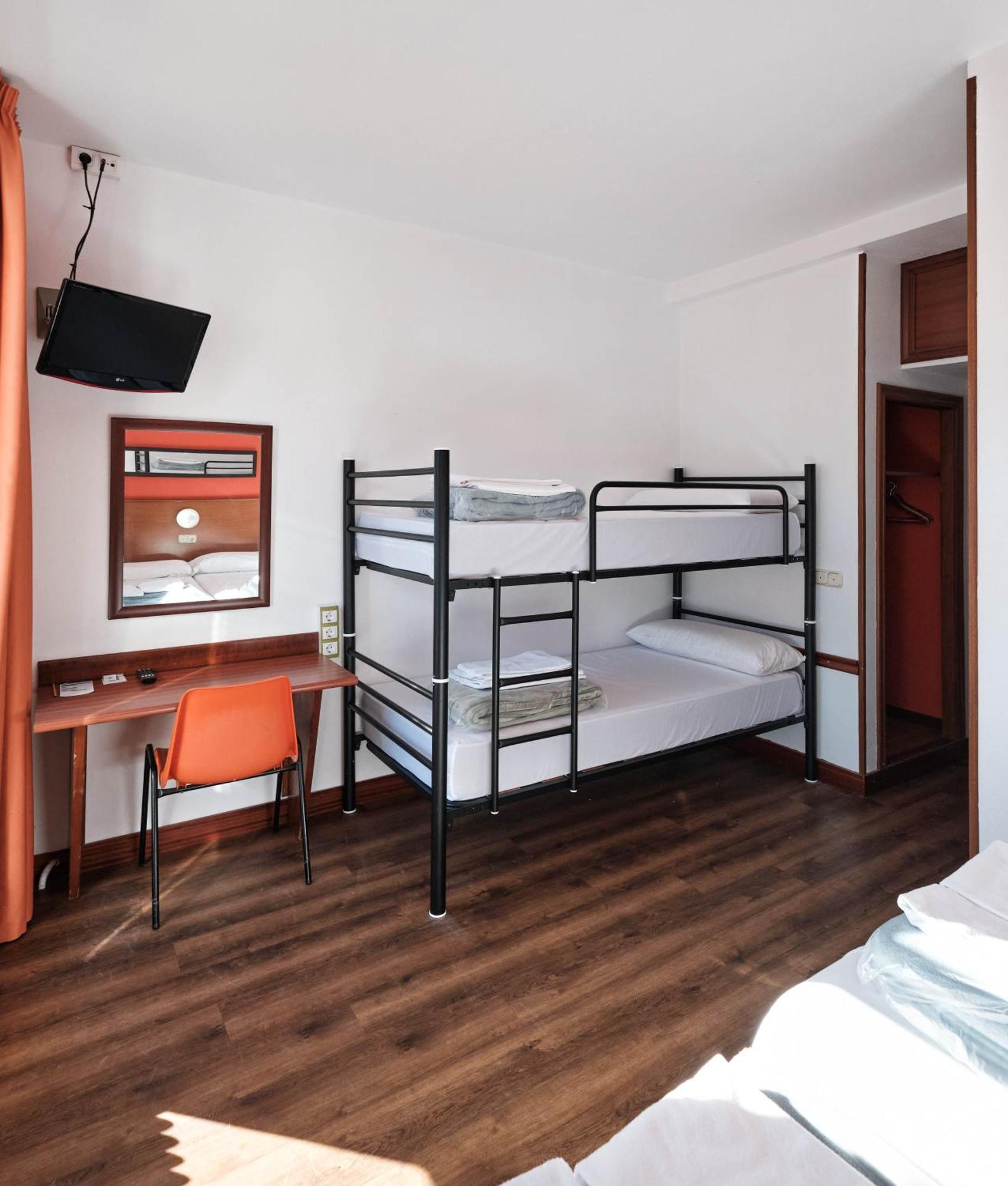 Loop Inn Hostel ซานติอาโก เด กอมโปสเตลา ภายนอก รูปภาพ