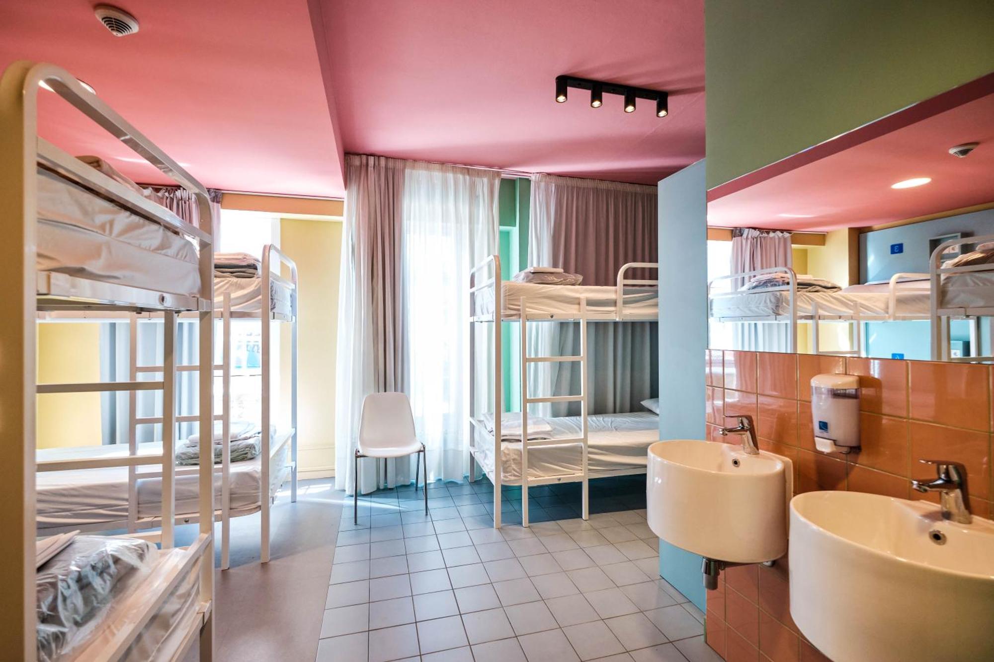 Loop Inn Hostel ซานติอาโก เด กอมโปสเตลา ภายนอก รูปภาพ