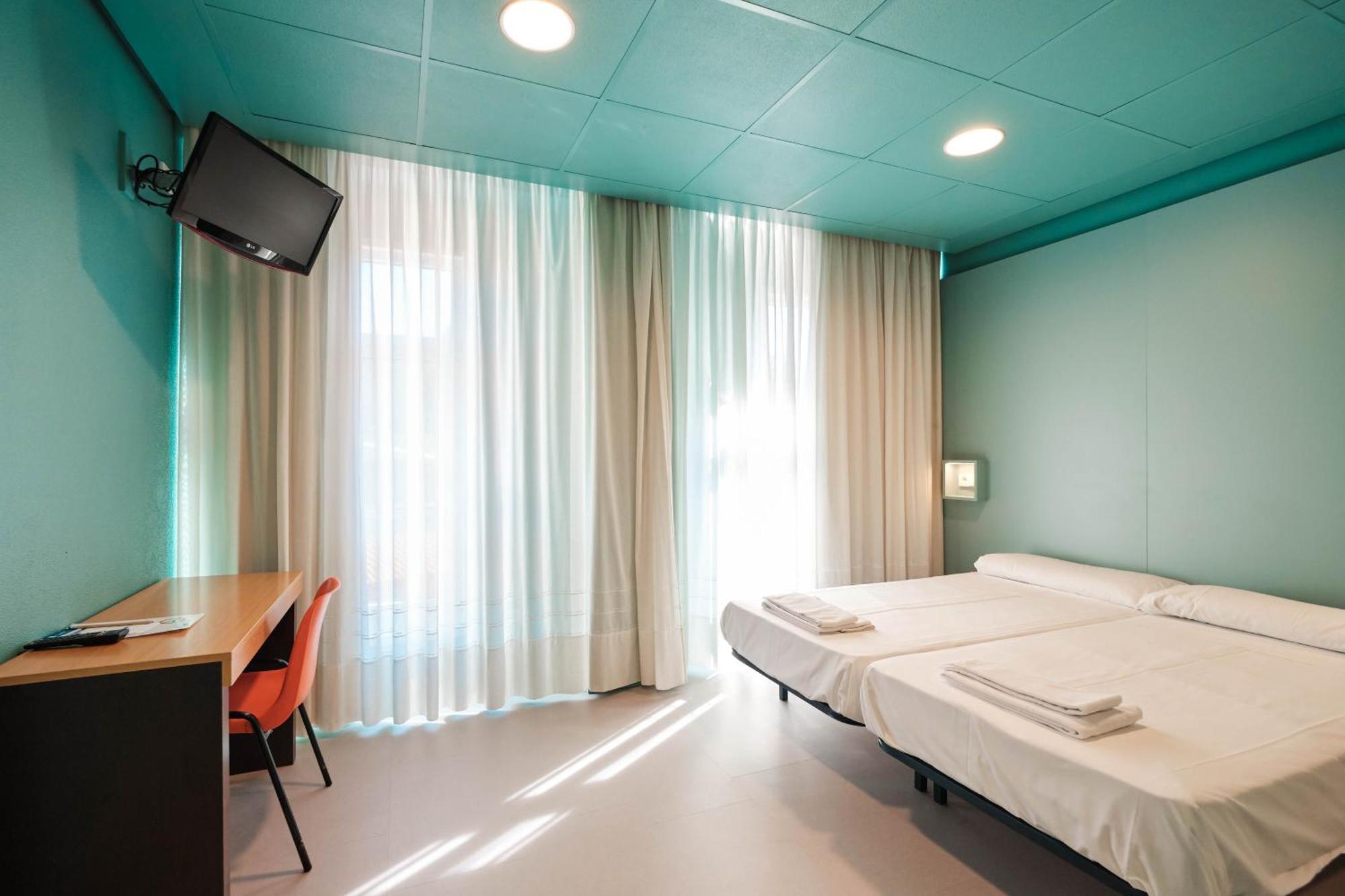 Loop Inn Hostel ซานติอาโก เด กอมโปสเตลา ภายนอก รูปภาพ