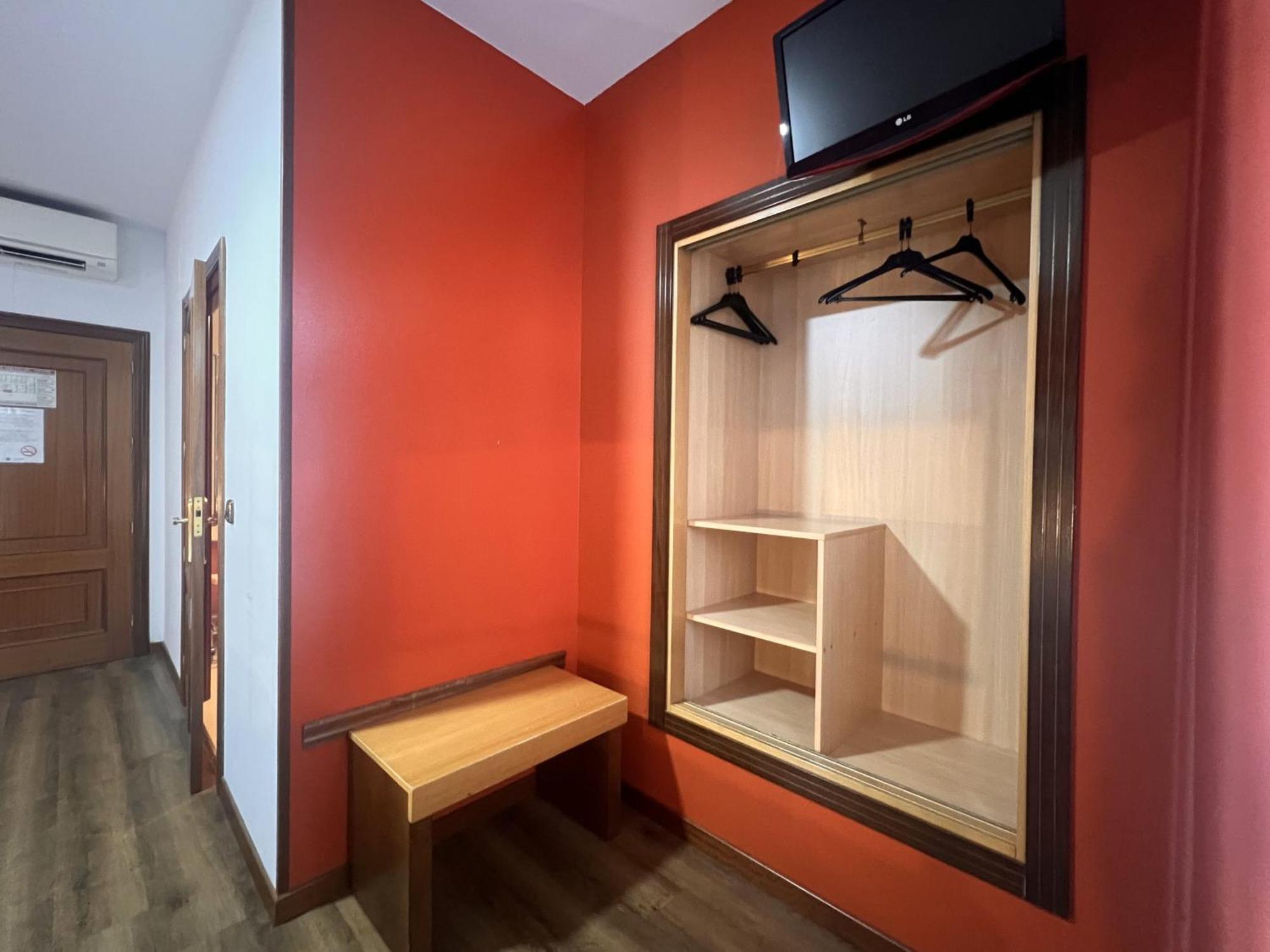 Loop Inn Hostel ซานติอาโก เด กอมโปสเตลา ภายนอก รูปภาพ