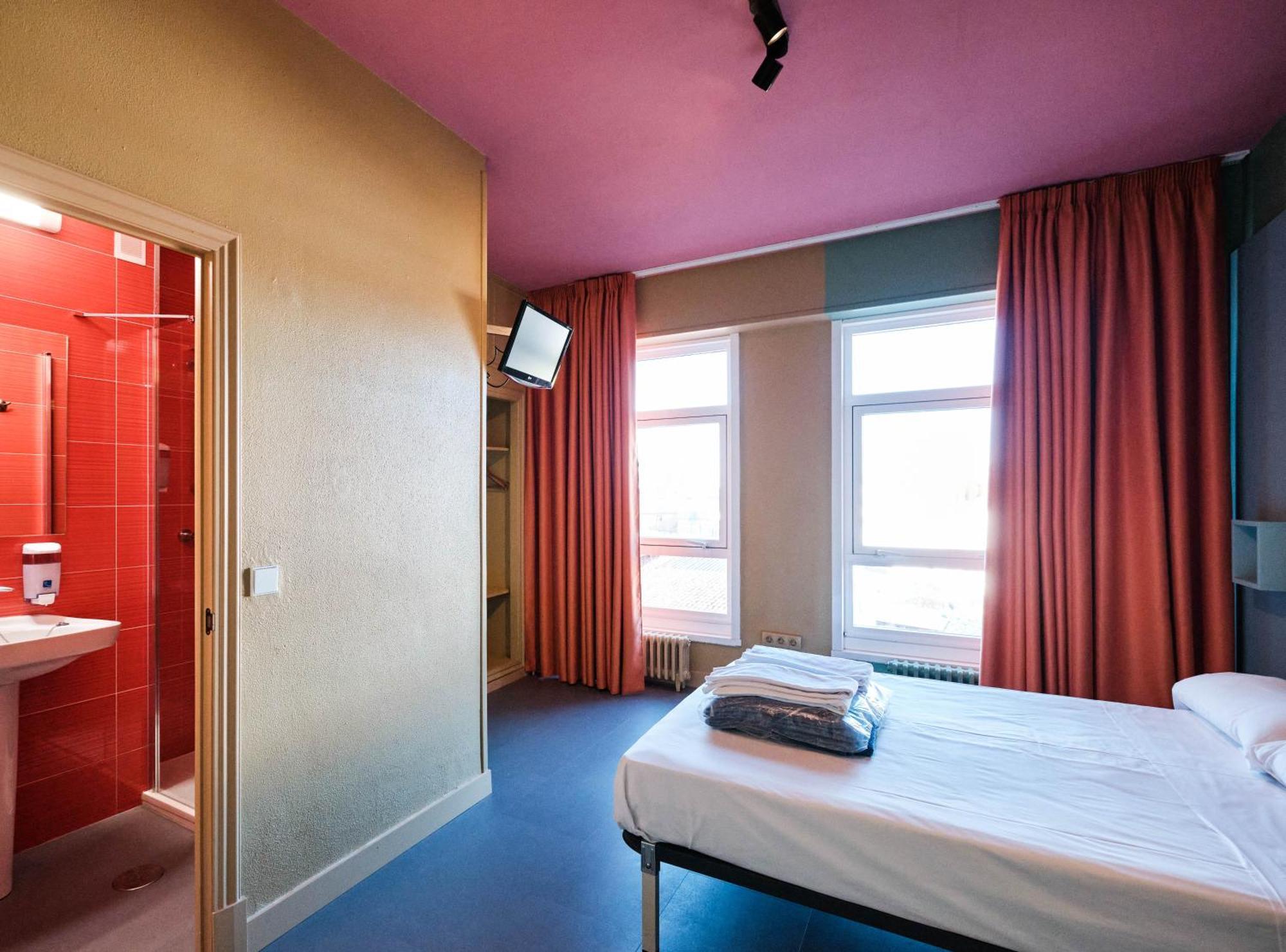 Loop Inn Hostel ซานติอาโก เด กอมโปสเตลา ภายนอก รูปภาพ