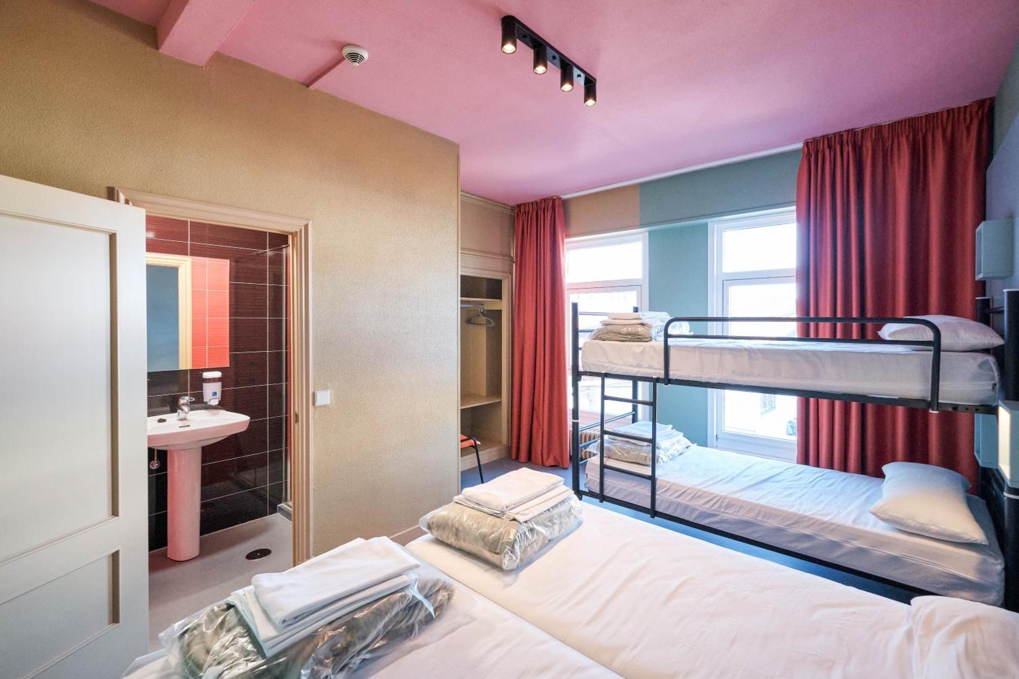Loop Inn Hostel ซานติอาโก เด กอมโปสเตลา ภายนอก รูปภาพ
